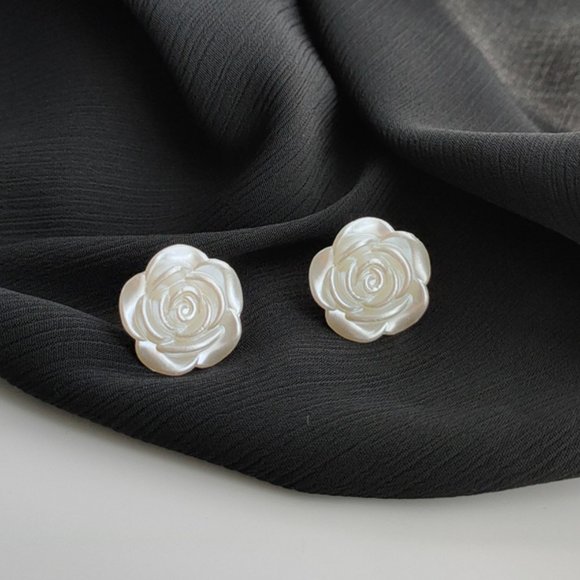 Myth X Dream Jewelry - 💙💕💕Last one Pearl Flower Stud Earrings
